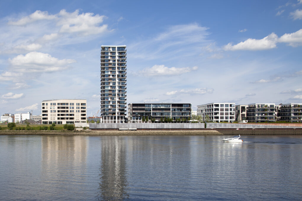Landmark Tower und Sockelgebäude